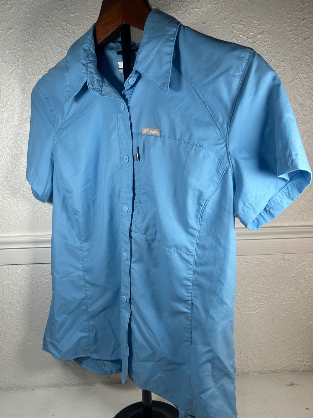 Columbia Omni-Shade Light Blue Short-Sleeve Button-Down Shirt Woman’s Size M - Picture 6 of 7
